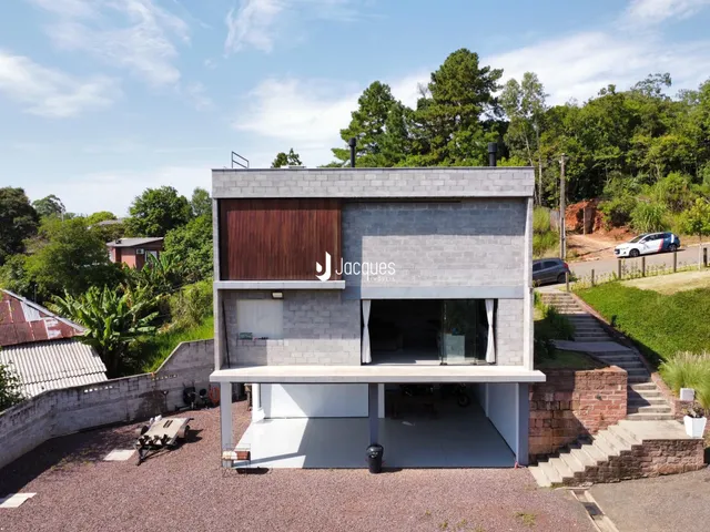 Fachada moderna de uma residência em Lajeado, Brasil.