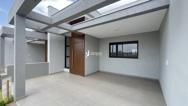 Vista da área externa coberta de uma residência em Lajeado.