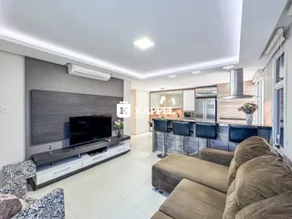 Sala de estar moderna com cozinha integrada e acabamentos contemporâneos.
