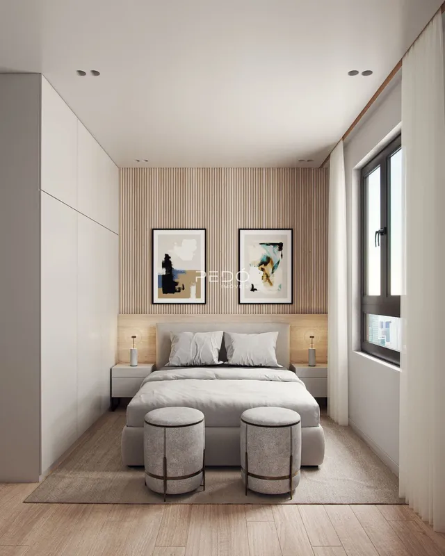 Quarto moderno com cabeceira e armários embutidos.