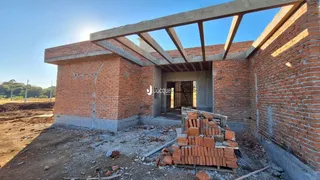 Fachada de construção de tijolos de uma residência em Lajeado, Brasil.