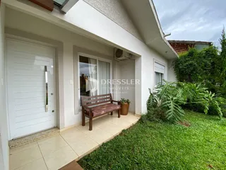 Casa com 4 dormitórios, foto 1