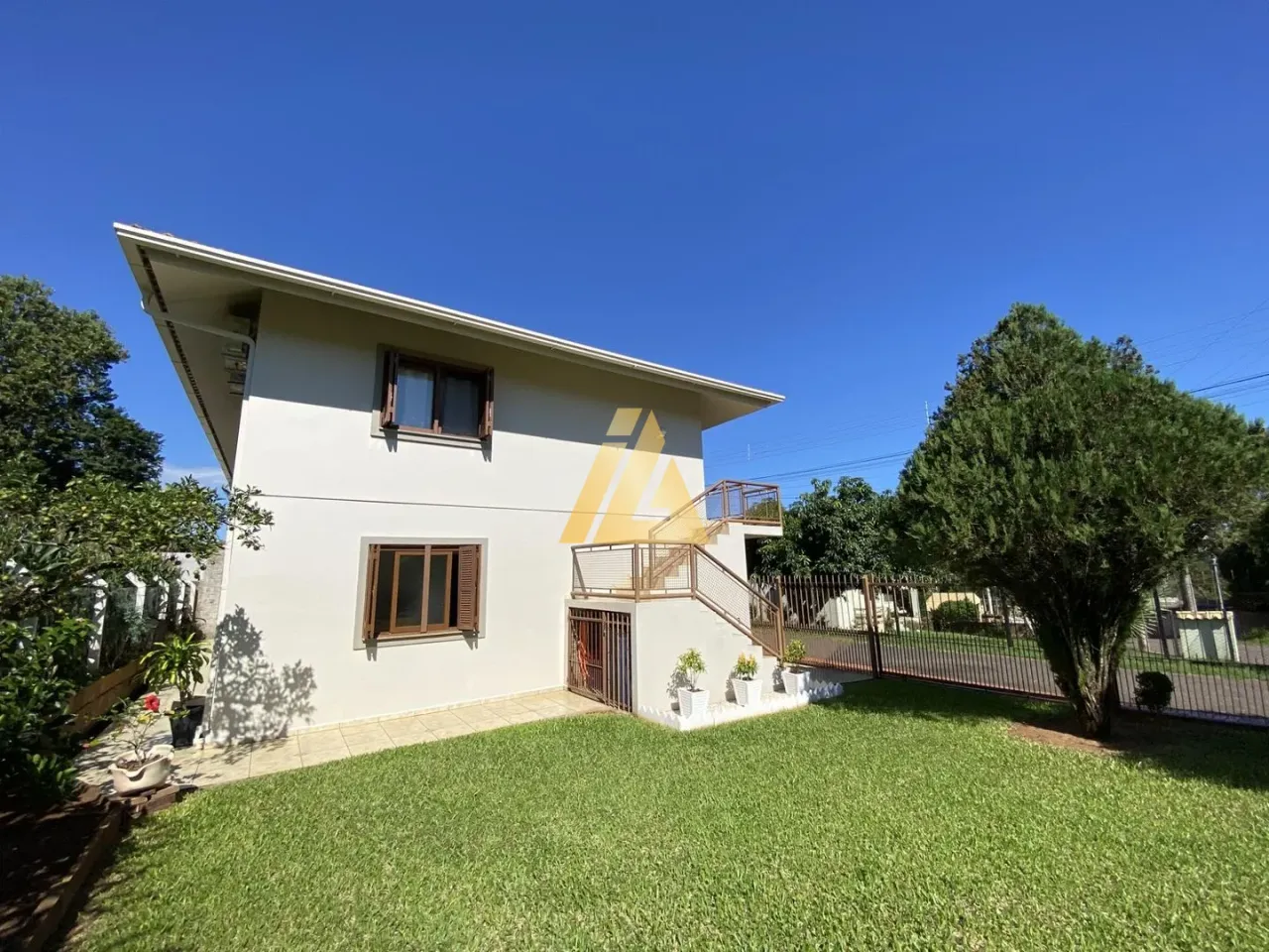 Casa com 6 dormitórios, foto 1
