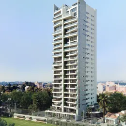 Fachada de um prédio residencial alto em Lajeado, Brasil.