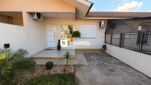 Casa geminada com 2 dormitórios