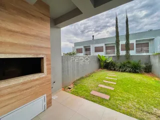 Foto da área externa e jardim de uma residência em Lajeado, Brasil.