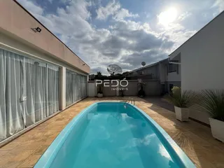 Foto da área da piscina de uma residência em Lajeado.
