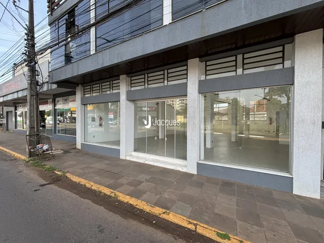 Fachada de um prédio comercial em Lajeado, Brasil.