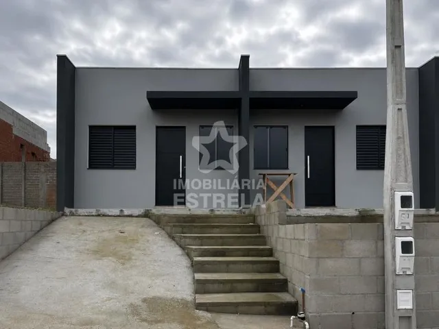 Casa geminada com 2 dormitórios