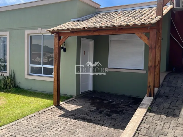 Casa geminada com 2 dormitórios