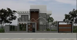 Fachada moderna de uma residência em Lajeado, Brasil, com design contemporâneo.