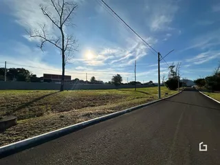 Vista da propriedade ao longo da estrada.
