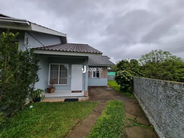 Casa geminada com 2 dormitórios