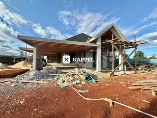 Foto da estrutura de uma casa em construção em Lajeado, Brasil.