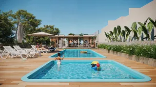 Foto de uma piscina externa com espreguiçadeiras e deck em Lajeado, Brasil.