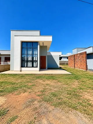 Foto da fachada de uma casa moderna em Lajeado, Brasil.