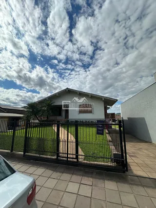 Casa com 4 dormitórios, foto 1