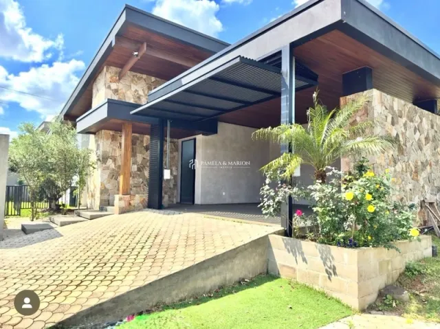 Casa com 3 dormitórios