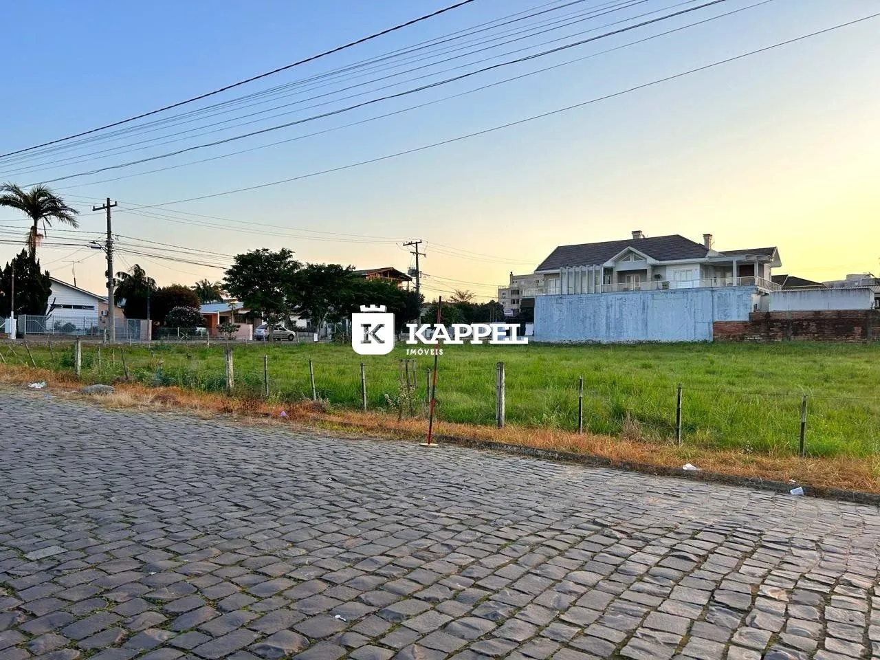 Fachada de uma casa em Lajeado, Brasil, vista da rua.
