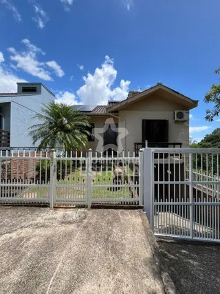 Casa com 2 dormitórios