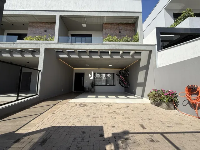 Fachada moderna de um imóvel residencial em Lajeado, Brasil.