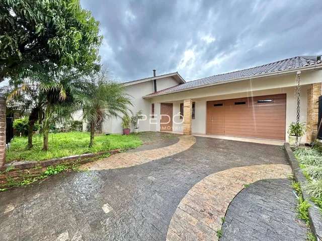 Fachada de uma residência em Lajeado com entrada pavimentada.