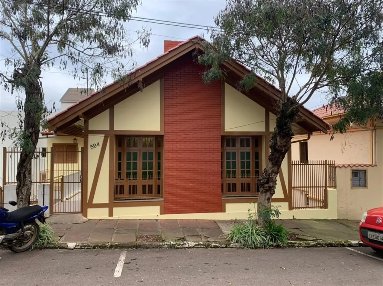 Casa com 4 dormitórios, foto 1