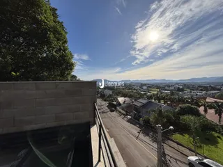 Vista da propriedade em Lajeado, Brasil, mostrando uma rua residencial e paisagem ao fundo.