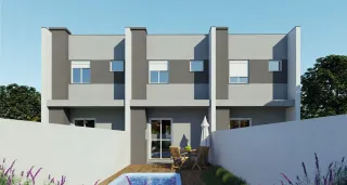 Fachada de uma casa moderna em Lajeado, Brasil, com piscina e deck.