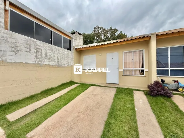 Fachada externa de uma residência em Lajeado, Brasil com jardim frontal.
