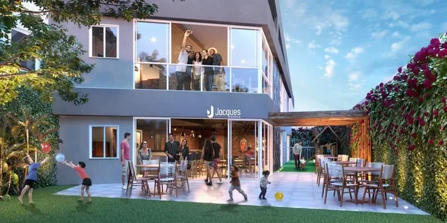 Fachada moderna de uma residência com varanda e jardim em Lajeado.