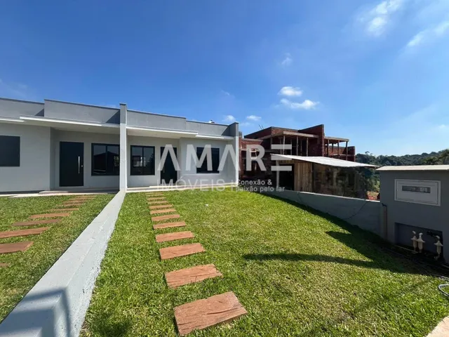 Casa geminada com 2 dormitórios