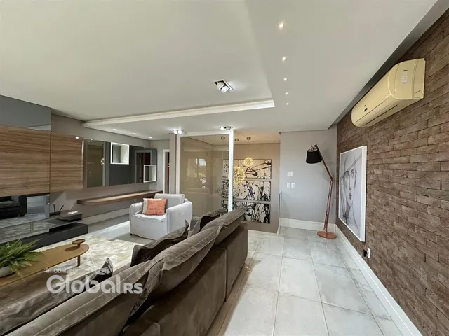 Sala de estar com decoração moderna e piso de cerâmica.