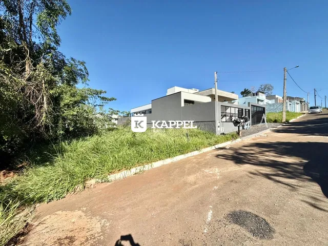 A foto mostra a fachada moderna de uma casa em Lajeado, Brasil.