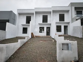 Fachada de uma residência moderna em construção em Lajeado.