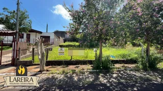 Fachada de uma propriedade em Lajeado, Brasil, com jardim frontal e cerca.