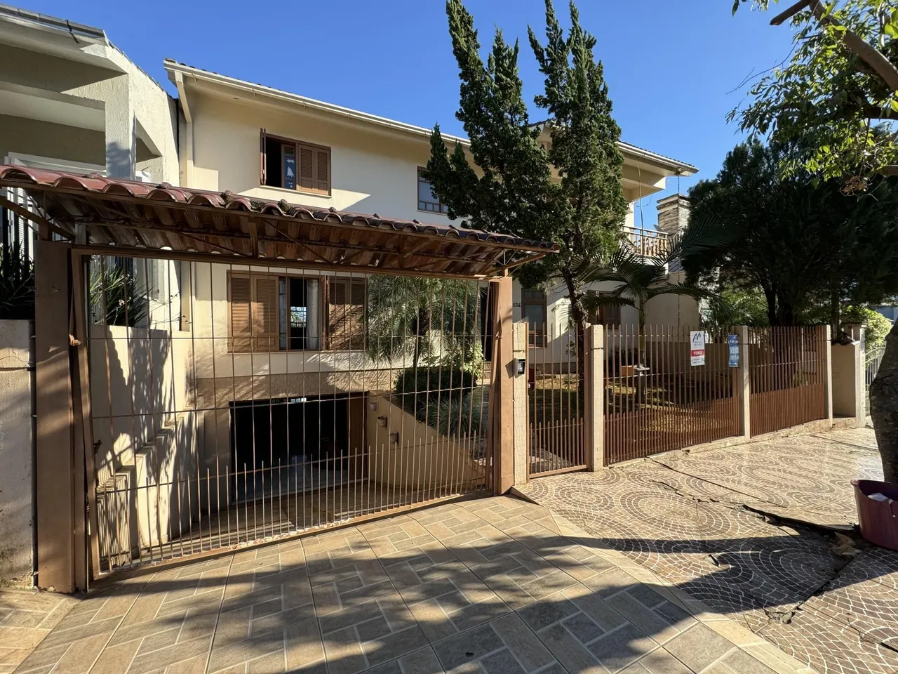 Casa com 4 dormitórios, foto 1