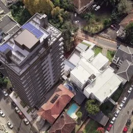 Vista aérea de um complexo de edifícios residenciais em Lajeado.