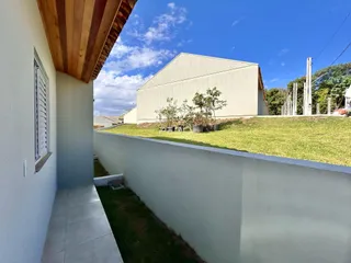 Vista lateral da fachada de uma residência em Lajeado, Brasil.