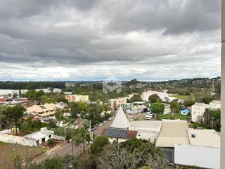 Vista aérea de uma área residencial em Lajeado, Brasil, com paisagem de rios e vegetação.