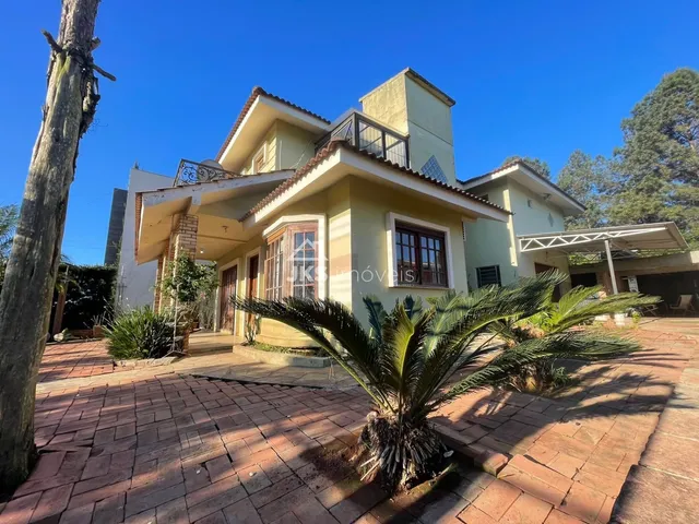 Casa com 4 dormitórios