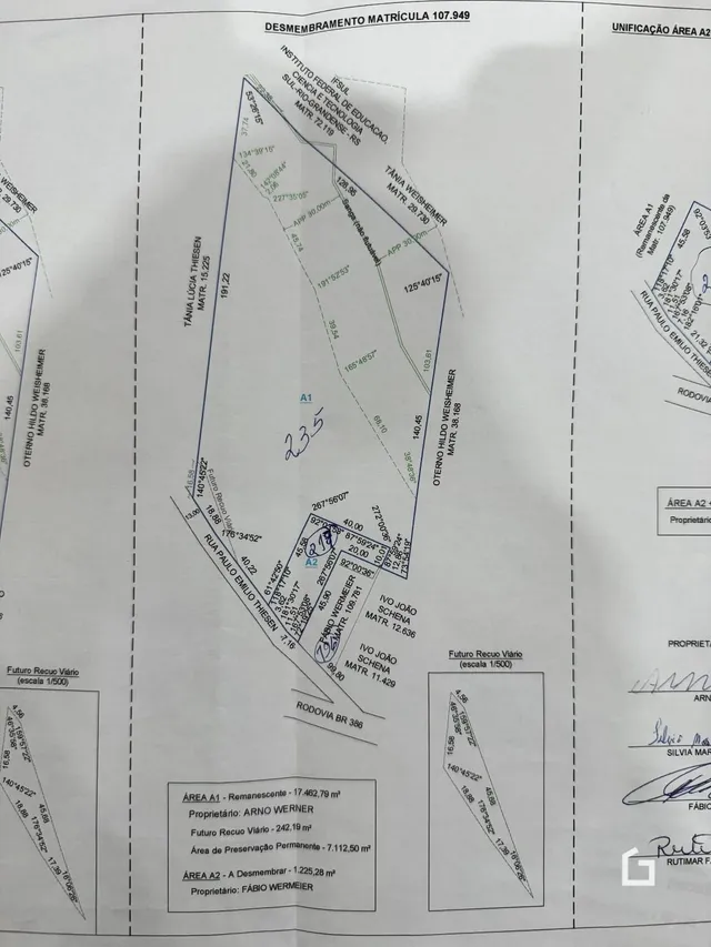 Desenho técnico de um lote com medidas e limites de propriedade em Lajeado, Brasil.