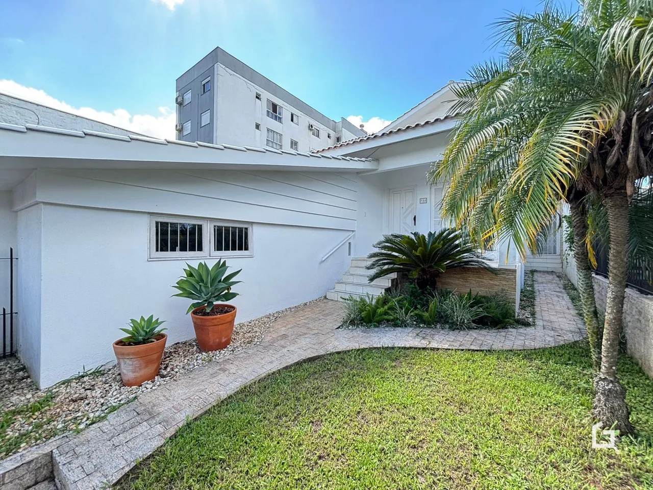 Casa com 5 dormitórios, foto 1