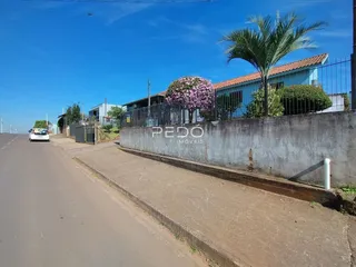 Fachada de uma propriedade ao longo de uma rua em Lajeado, Brasil.