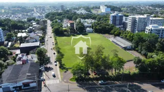 Vista aérea de um grande terreno gramado em Lajeado, Brasil.