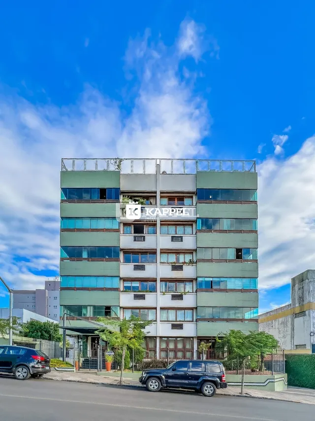 Fachada de um prédio residencial de vários andares em Lajeado, Brasil.