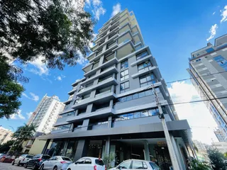 Vista da fachada de um prédio residencial em Lajeado, Brasil.