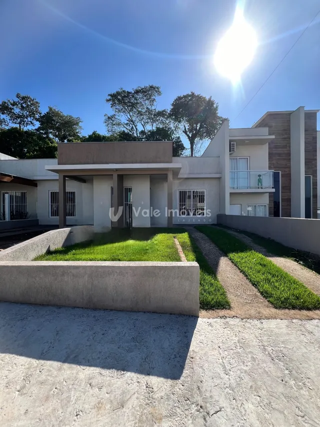 Casa geminada com 2 dormitórios