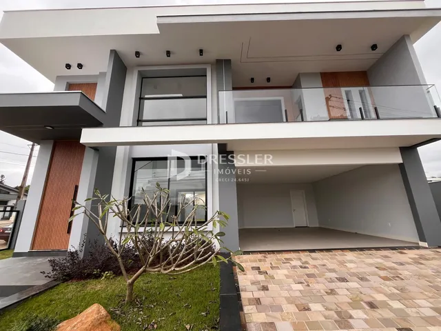 Fachada moderna de uma residência em Lajeado, Brasil.