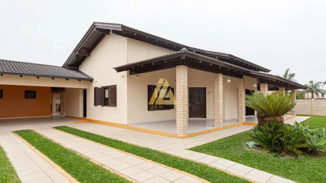 Casa com 4 dormitórios